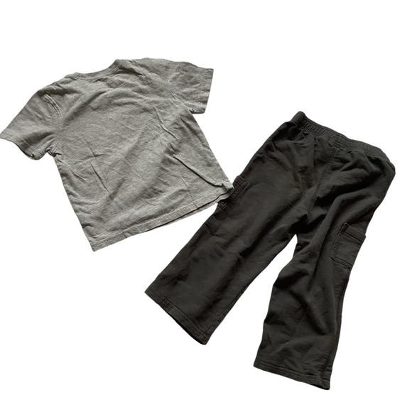 Boy's 4T Jumping Beans Gray Graphic Tee and Black Cargo Pants Set - Picture 2 of 8